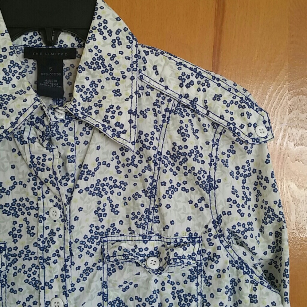 The Limited urban cowgirl floral button down top Size Small